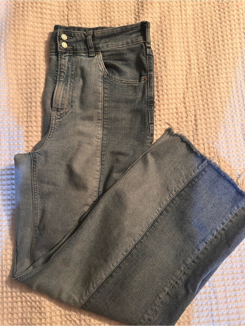 GAP High-Rise Raw Hem Jeans - Faded Blue